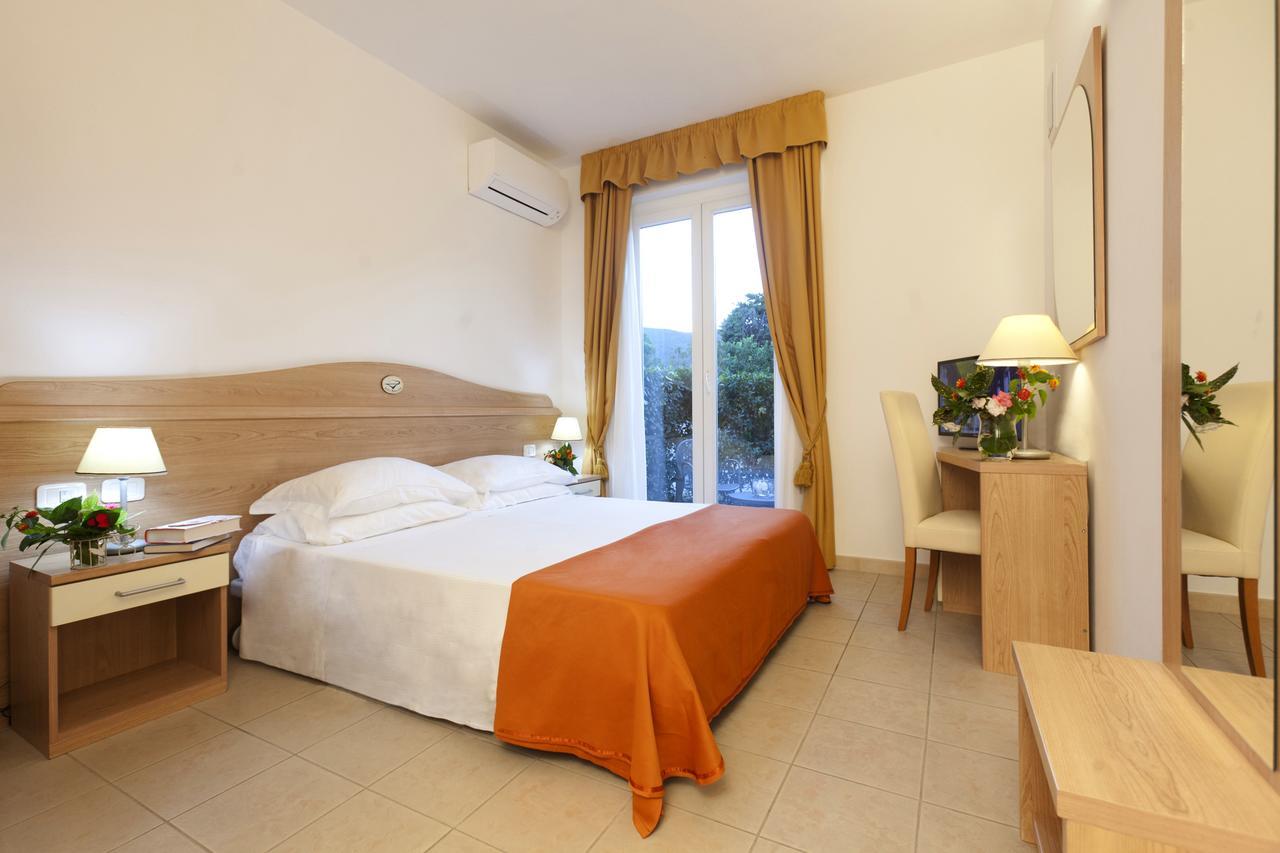 Hotel Villa Smeraldo Orbetello Exterior foto